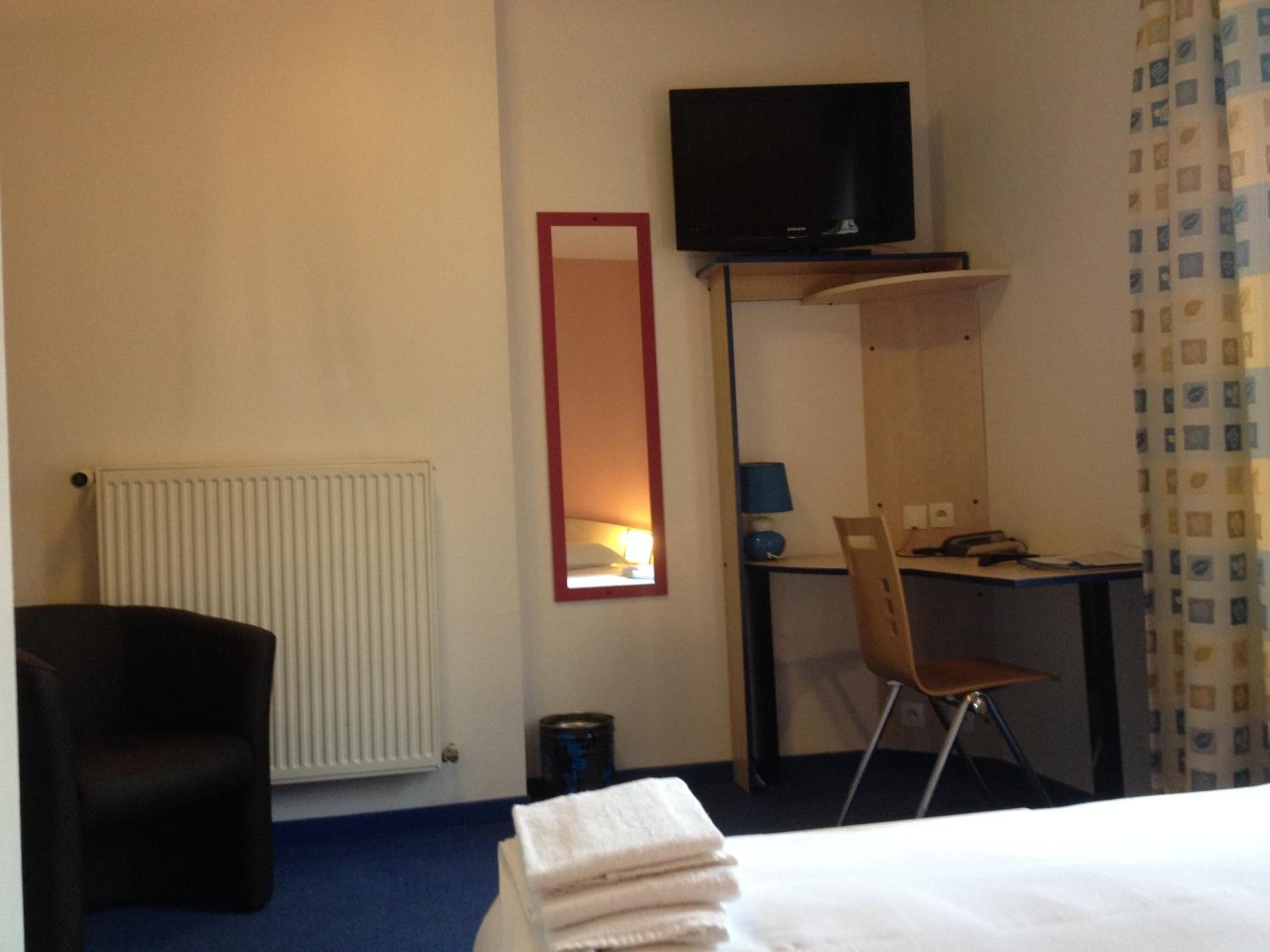 desk, soundproofing, iron/ironing board, rollaway beds