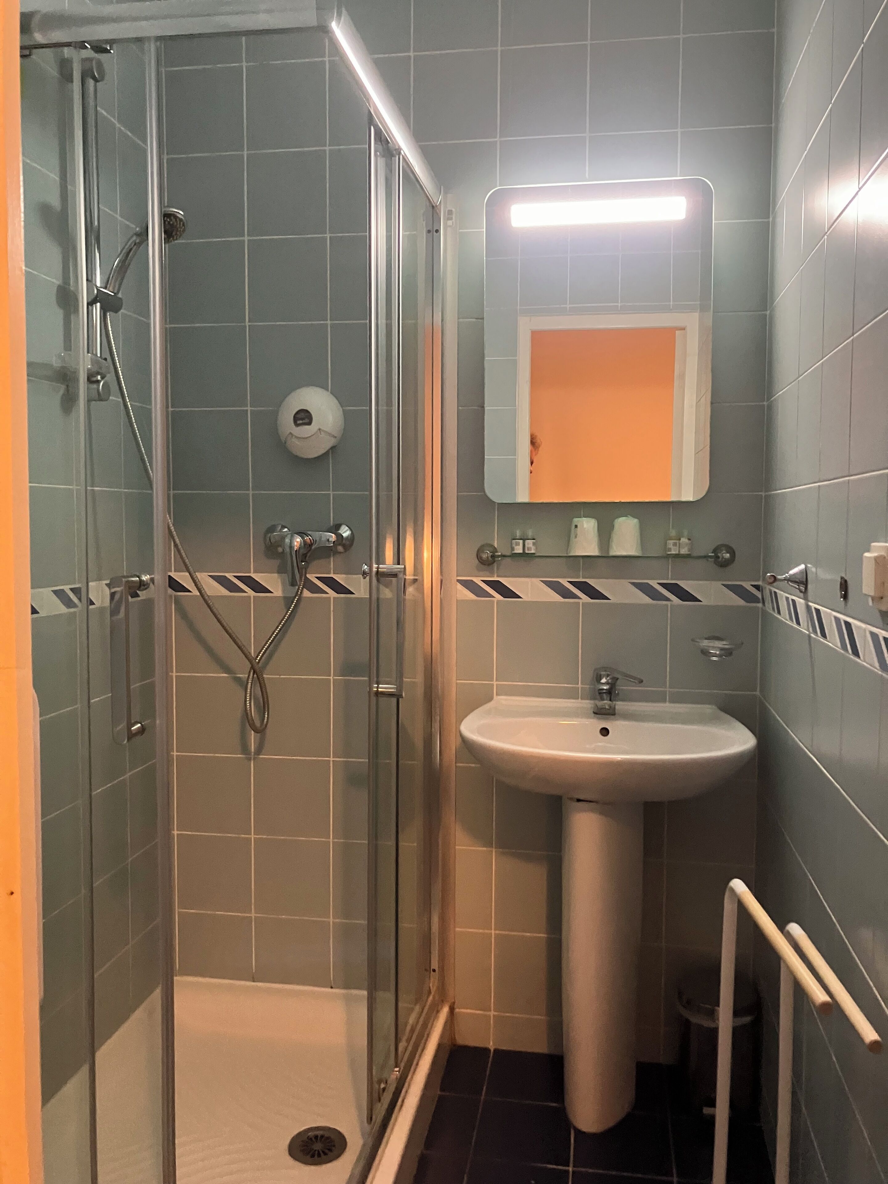 desk, soundproofing, iron/ironing board, rollaway beds