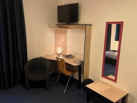 Standard Room, 2 Twin Beds | Desk, soundproofing, iron/ironing board, rollaway beds