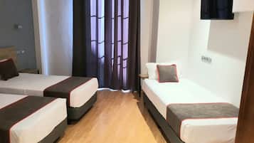 Triple Room | 1 bedroom, desk, soundproofing, free WiFi
