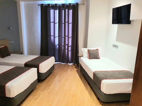 Triple Room | 1 bedroom, desk, soundproofing, free WiFi