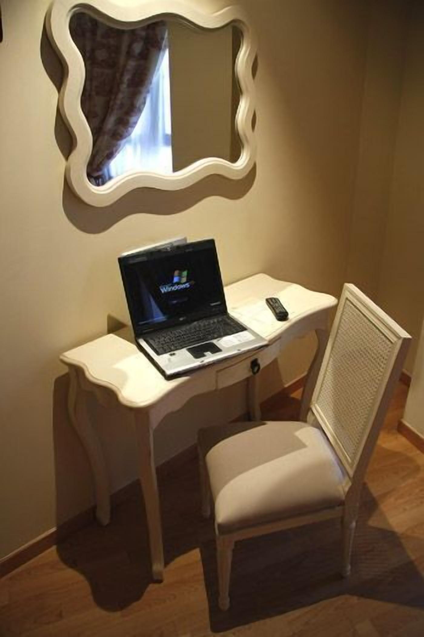 1 bedroom, desk, soundproofing, free wifi