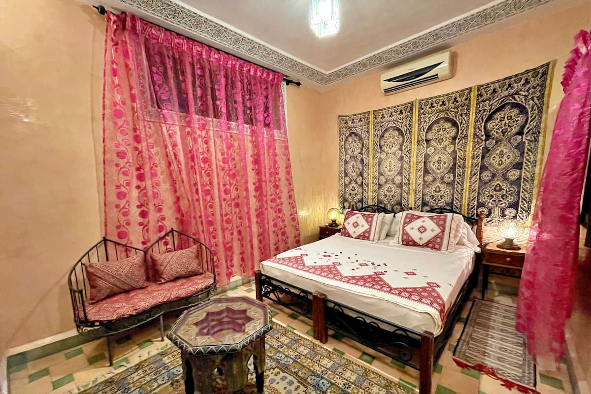 1 Schlafzimmer, hochwertige Bettwaren, Daunenbettdecken