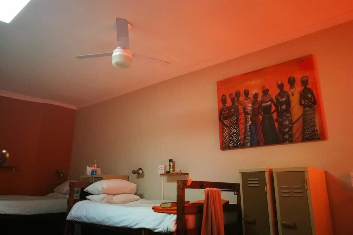 Zimmersafe, kostenloses WLAN, Bettwäsche