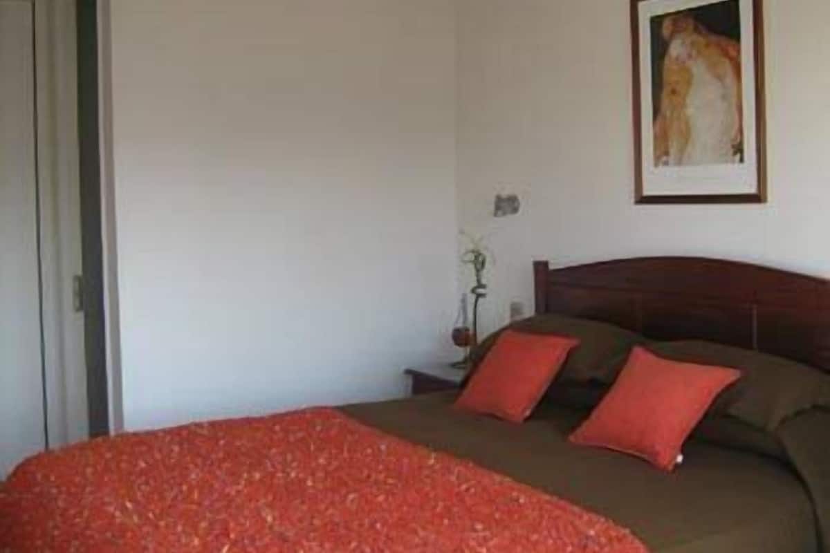 Chambre Simple | 1 chambre, surmatelas, coffres-forts dans les chambres