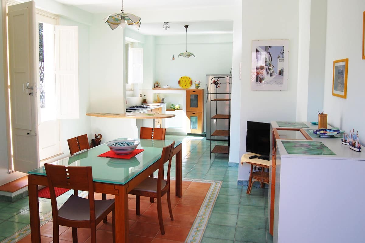 Apartment, 2 Bedrooms, Terrace (Via S.Stefano del Sole, 7 - Sole Verd) | In-room dining
