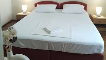 ๋๋ธ๋ฃธ (Ensuite) | ํ
ํผํ๋ ์นจ๋, ๊ฐ์ค ๋ด ๊ธ๊ณ , ์ฑ
์, ์๋ง ์ปคํผ