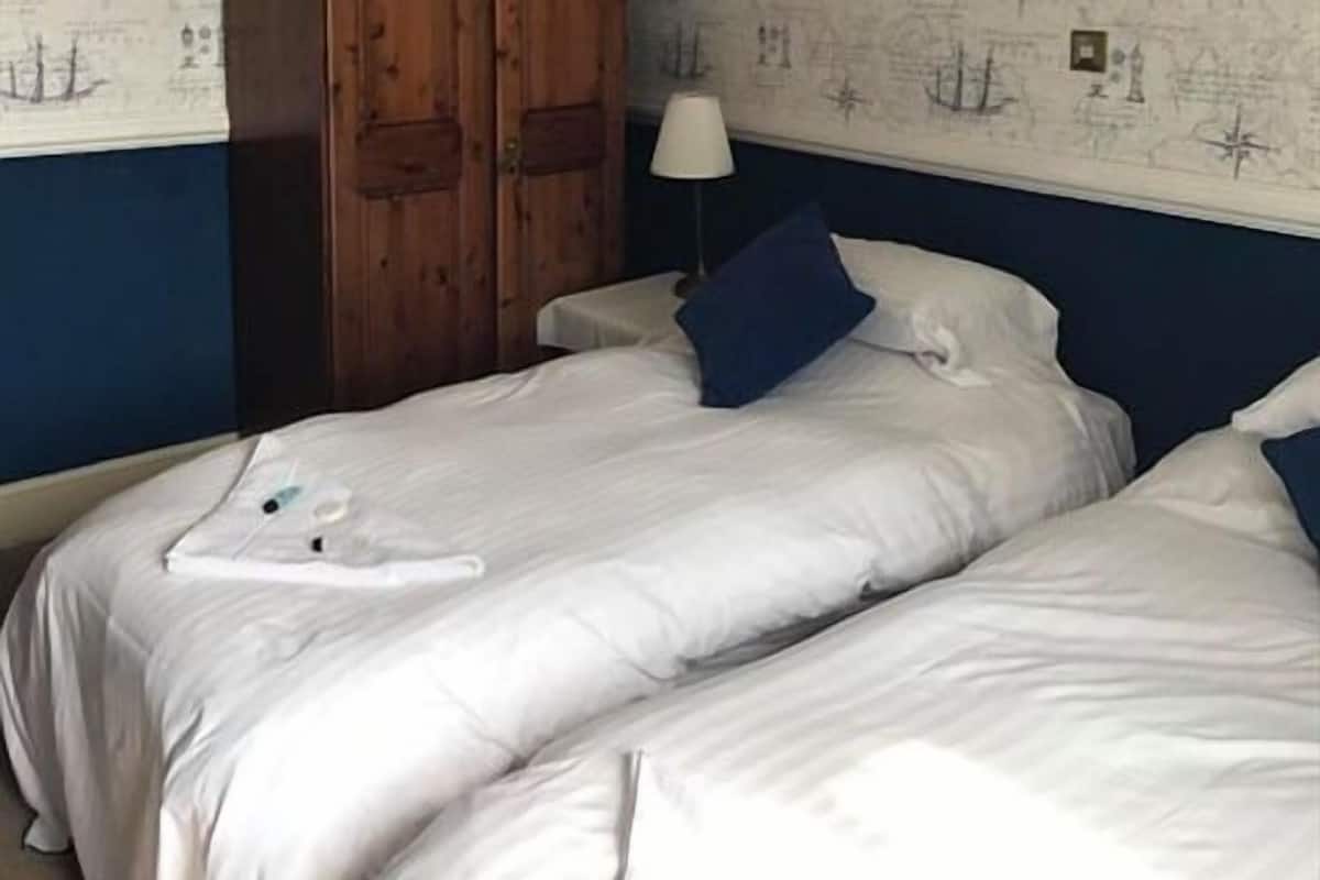 Chambre Standard avec lits jumeaux, salle de bain attenante