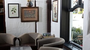 Lounge - The Ship and Bell (Waterlooville)