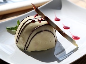 Restaurant - The Ship and Bell (Waterlooville)