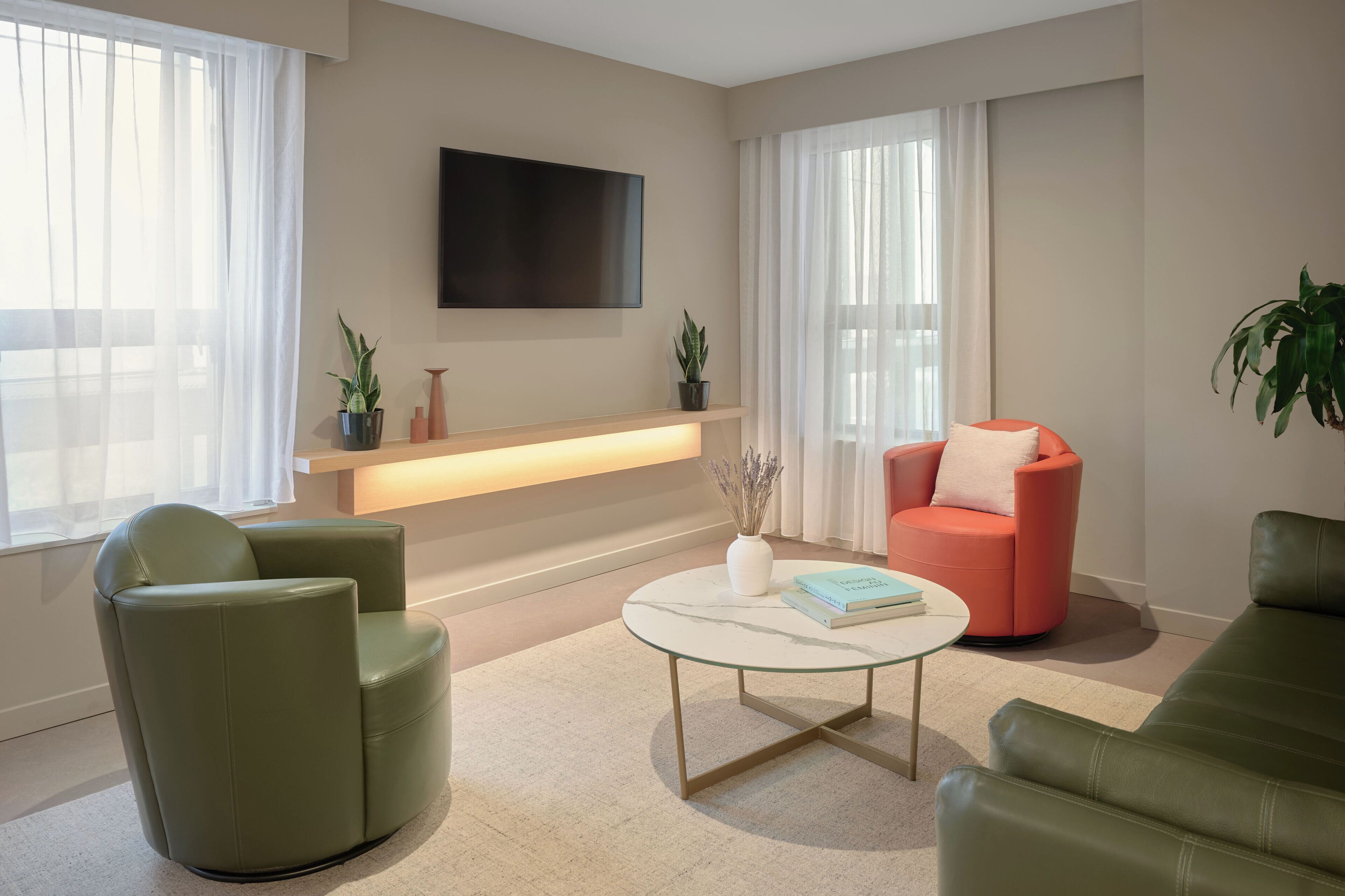 suite exécutive | living area | flat-screen tv, offices