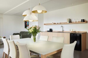 Suite Exécutive | Oppholdsområde | Flatskjerm-TV og kontorer