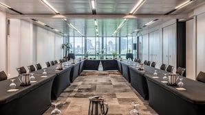 A conference room with a long table, chairs, and a coffee pot in the center. - Hotel de l'ITHQ (Montreal)