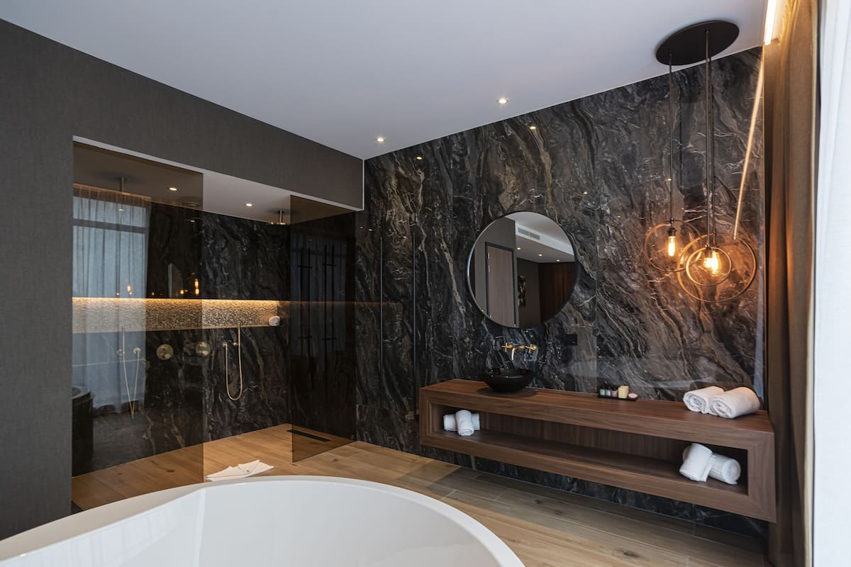 sky suite | bathroom | free toiletries, hair dryer, towels