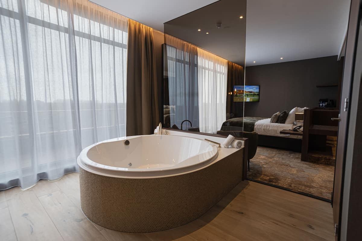 sky suite | bathroom | free toiletries, hair dryer, towels
