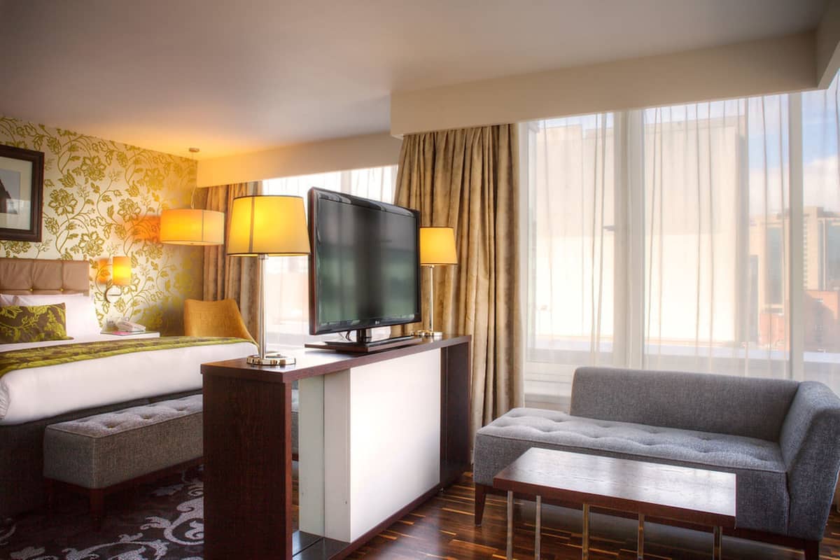 suite, 1 king bed | egyptian cotton sheets, premium bedding, in-room safe, desk