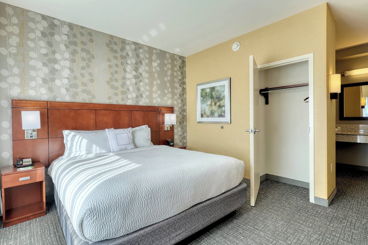 Down duvets, desk, soundproofing, iron/ironing board