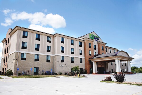 Exterior - Holiday Inn Express and Suites Urbandale by IHG (Urbandale)