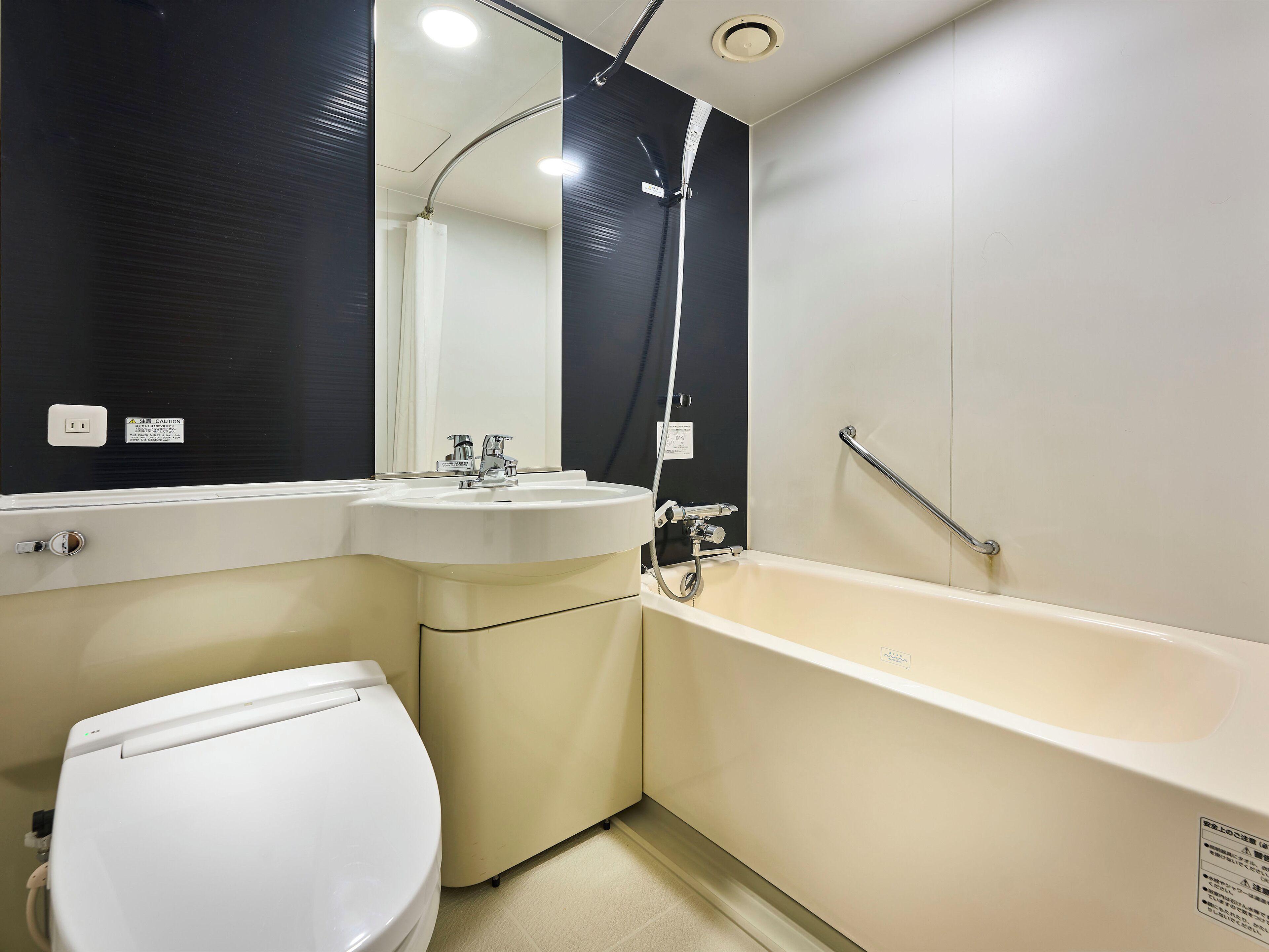 A bathroom with a toilet, sink, and bathtub.