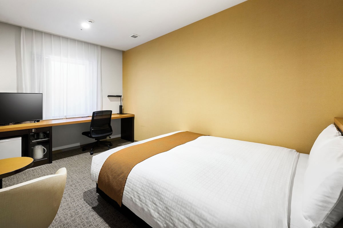 Ropa de cama de alta calidad, cubrecamas y escritorio