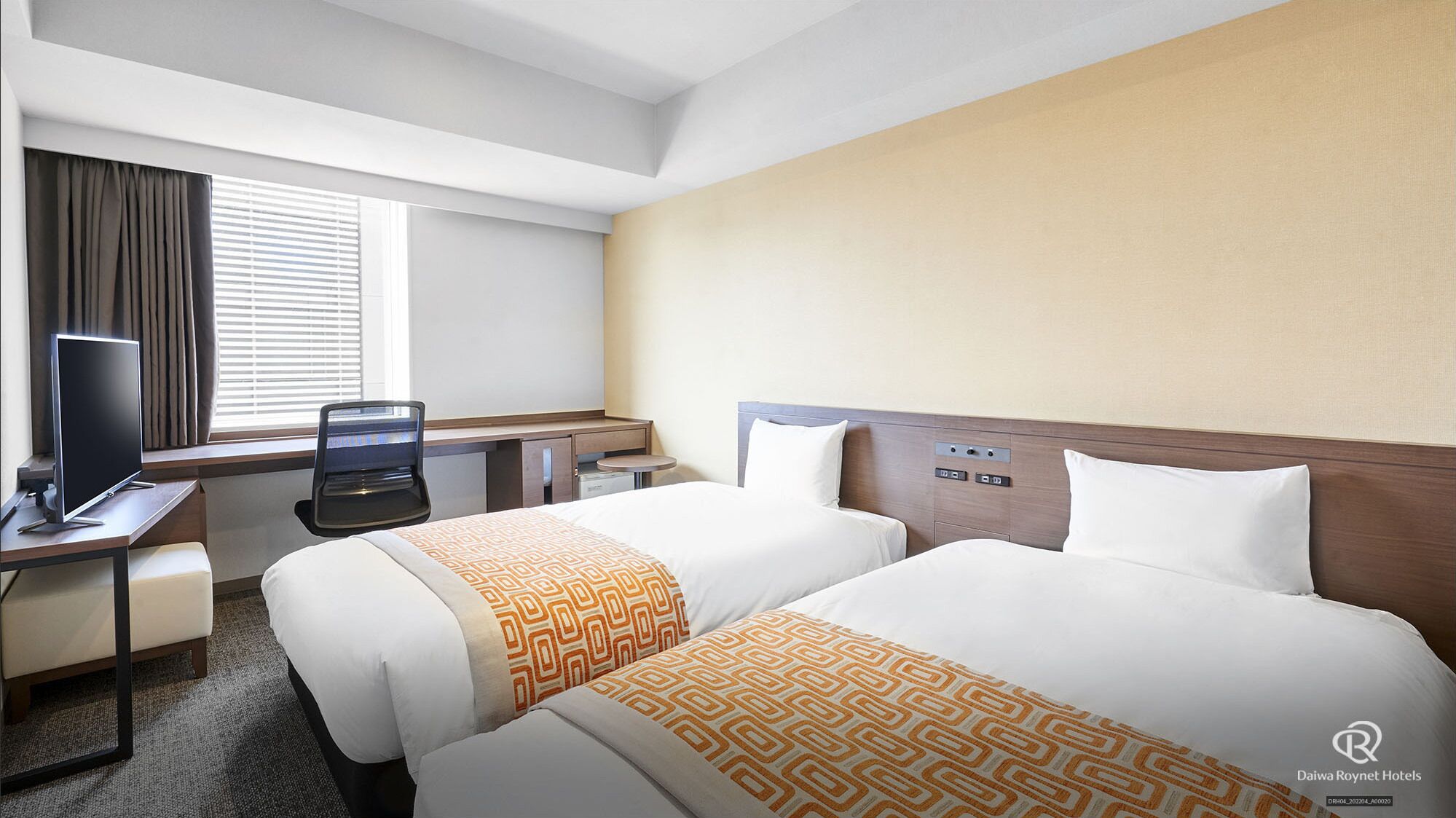 Premium bedding, down duvets, desk, blackout curtains