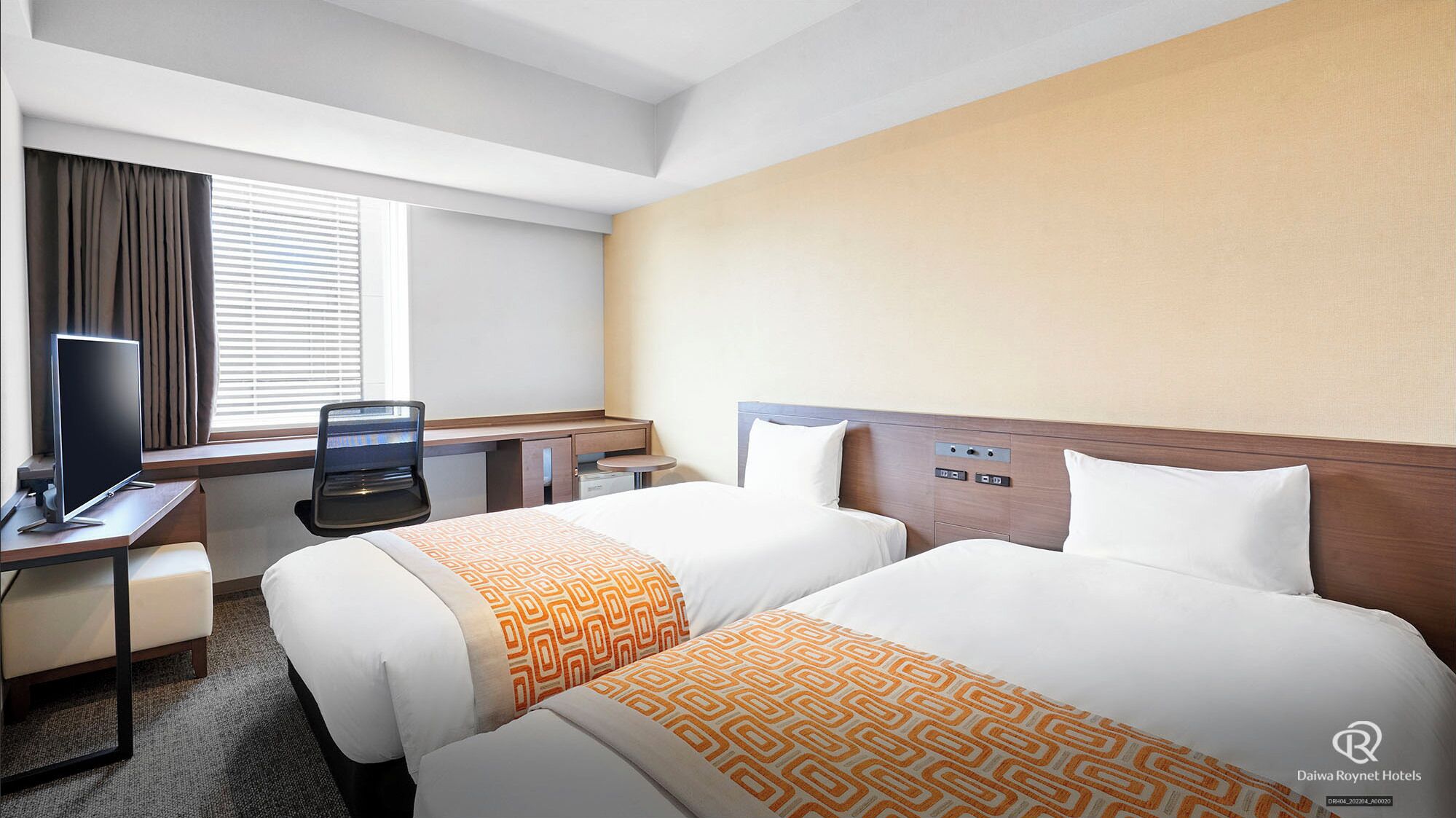 Premium bedding, down duvets, desk, blackout curtains