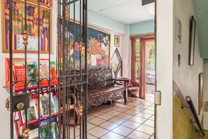 Interior entrance - Eco Suites Uxlabil Guatemala City (Guatemala City)