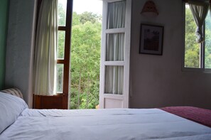 Single Room, 1 Double Bed | In-room safe, individually decorated, individually furnished, desk - Eco Suites Uxlabil Guatemala City (Guatemala City)