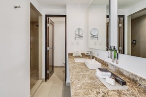 Junior Suite | Bathroom