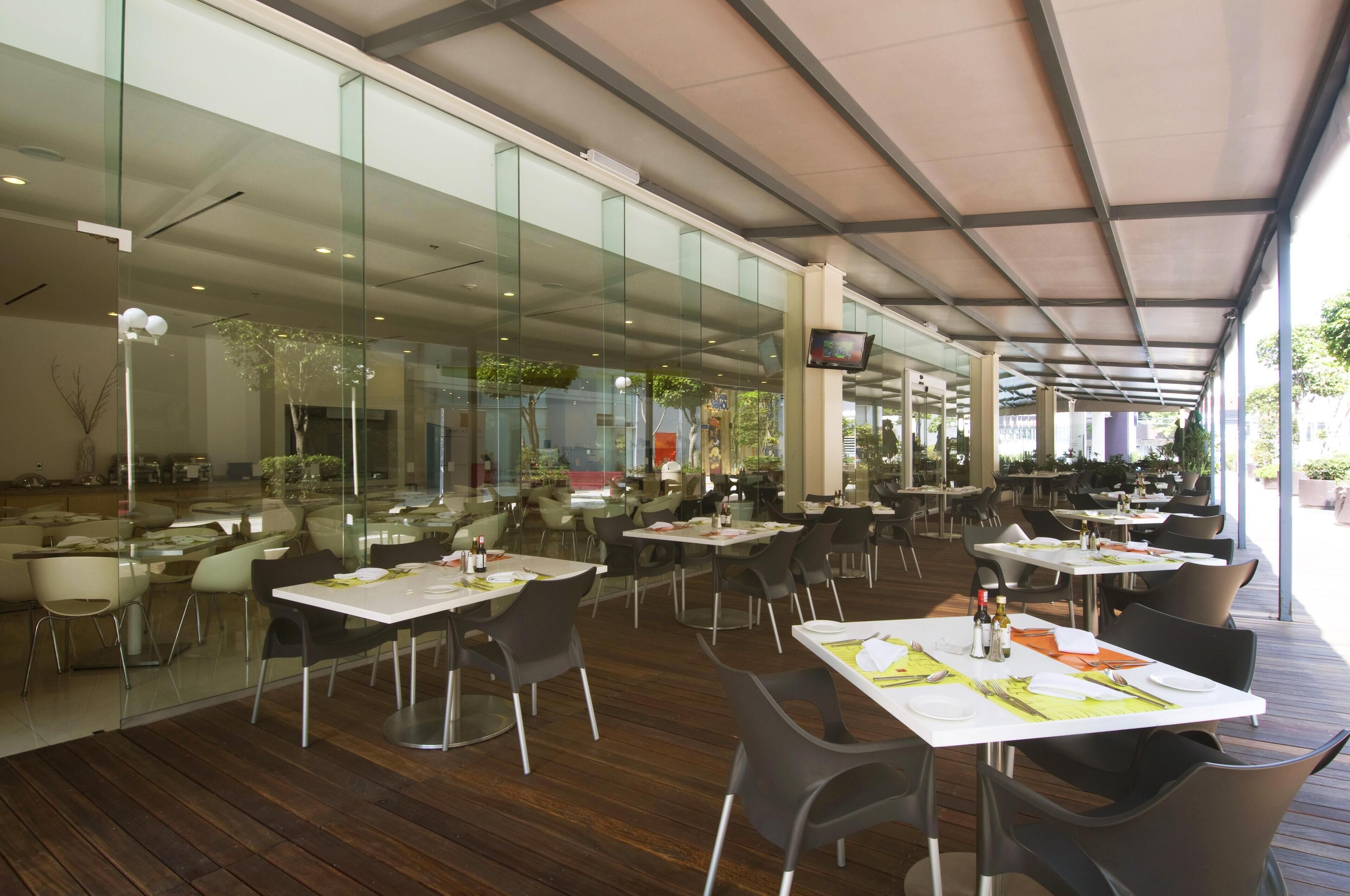 breakfast, dinner and brunch served