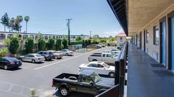 Parkir mandiri gratis