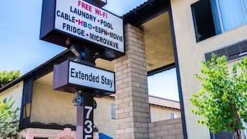 Vista frontal de la propiedad