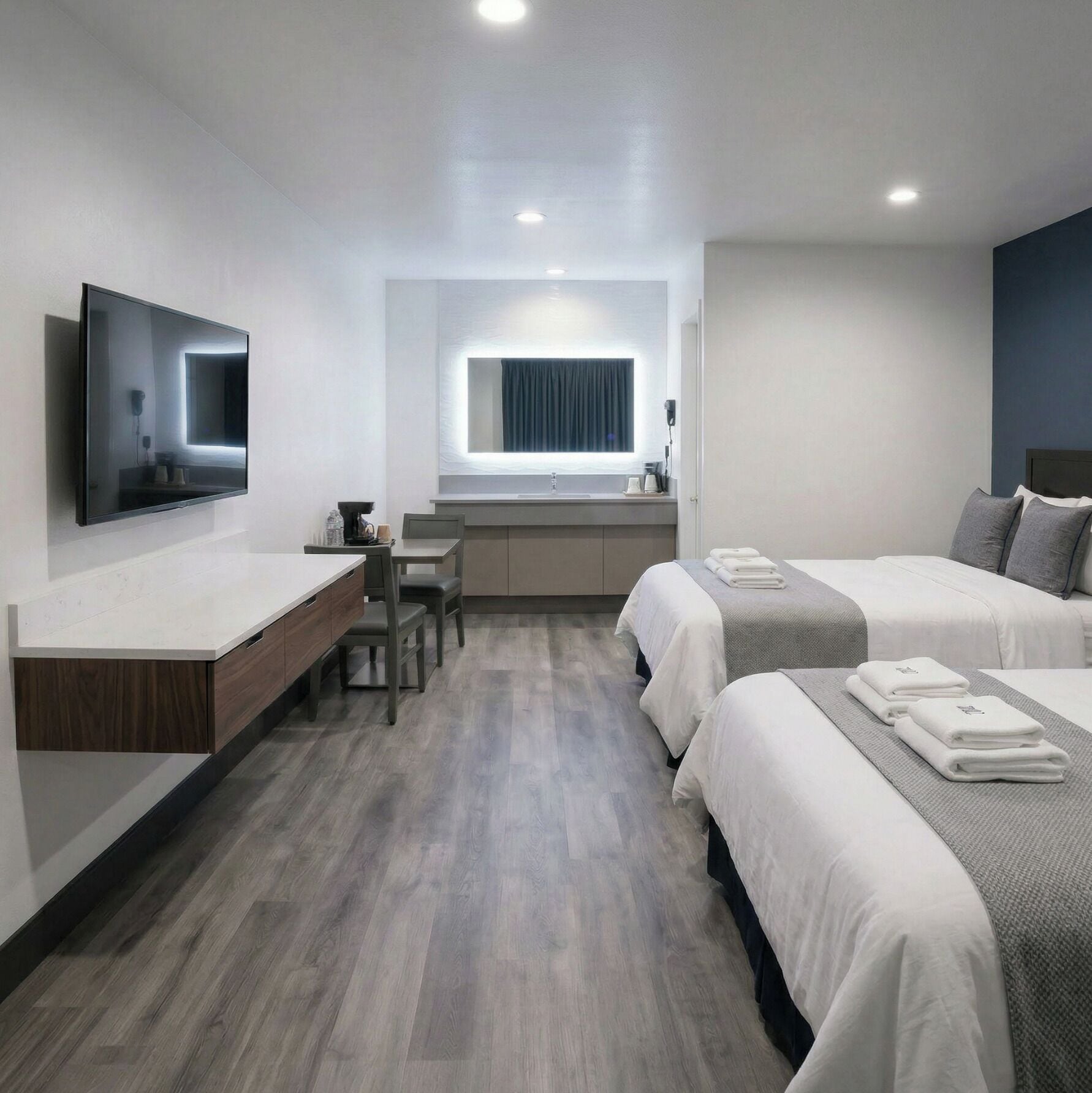 Standard Room, 2 Katil Kelamin (Double) | Meja, seterika/papan seterika, katil lipat simpan percuma 