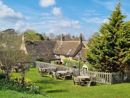 Exterior. The White Hart