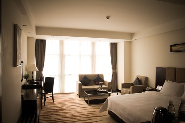 Quarto casal empresarial, 1 quarto, geladeira | Roupas de cama premium, frigobar, cofres nos quartos, escrivaninha