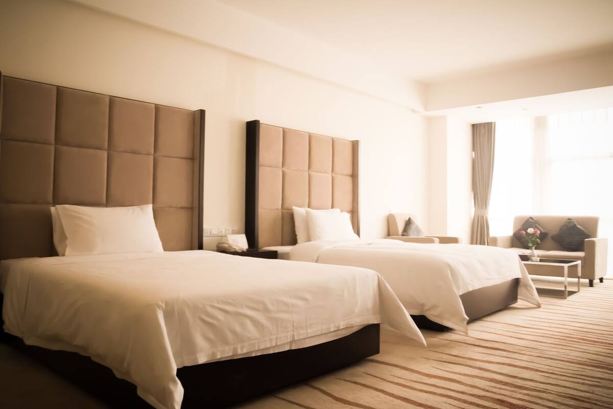 Deluxe Twin Room, Kitchenette | Premium bedding, minibar, in-room safe, desk