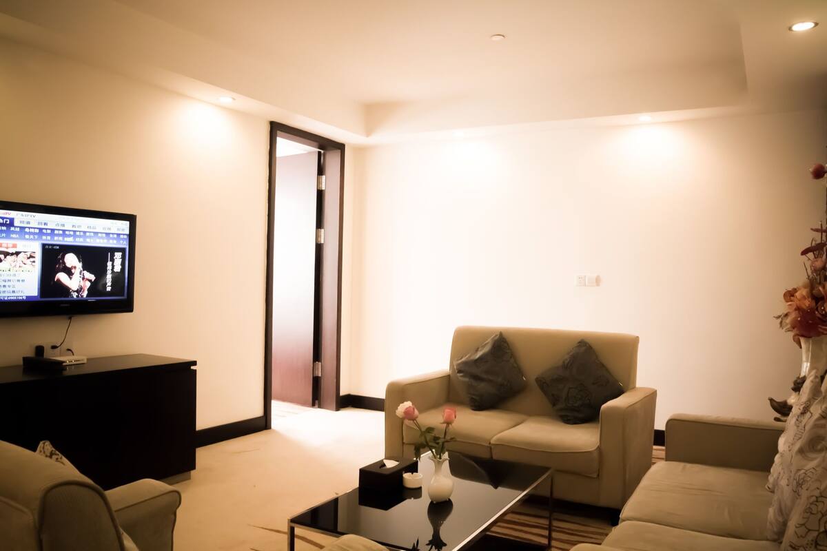 Executive Suite, 2 Bedrooms, Refrigerator | Living area