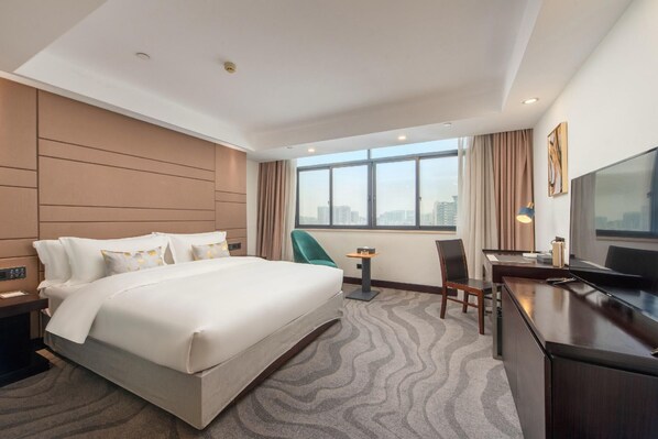 Premium bedding, minibar, in-room safe, desk