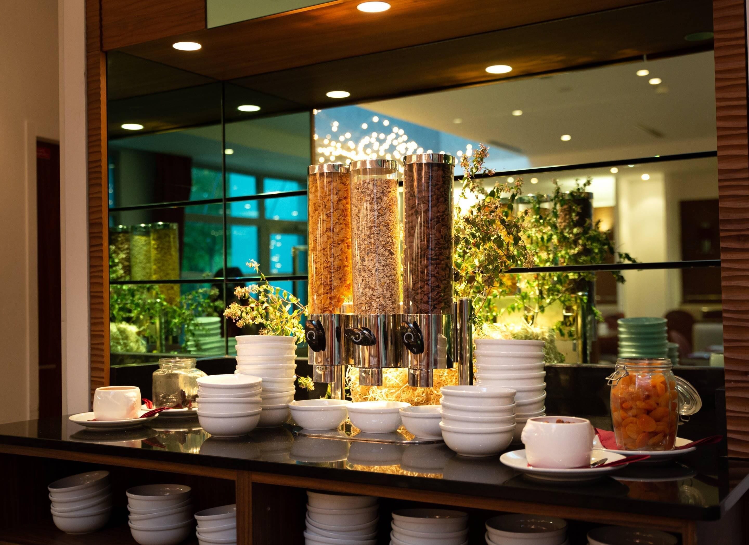 Desayuno continental diario (EUR 20 por persona)