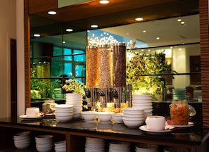 Tägliches kontinentales Frühstück (20 EUR pro Person)