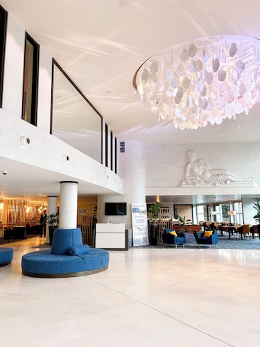 Clarion Paris CDG Airport