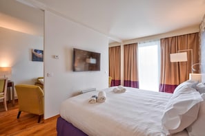 Camera Standard, 1 letto king con divano letto, non fumatori | Cassaforte in camera, con arredamento individuale, una scrivania