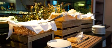 Daily continental breakfast (EUR 20 per person)