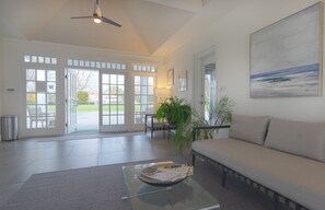 Reception - East Hampton House Resort (East Hampton)