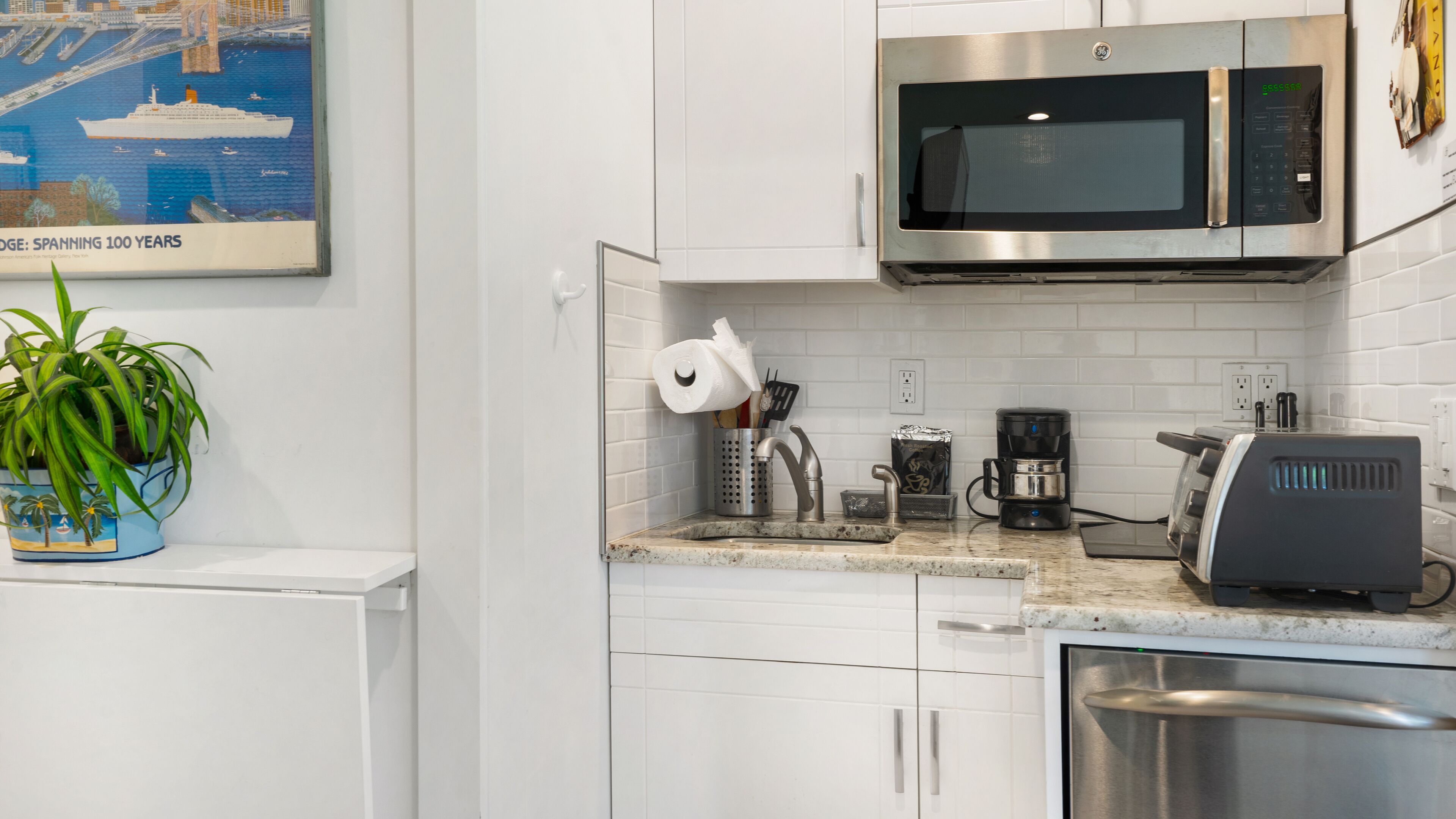 deluxe studio, kitchen | private kitchen | full-sized fridge, microwave, stovetop, cookware/dishes/utensils