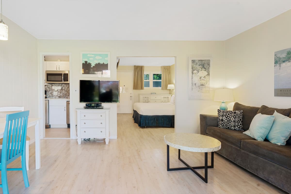 Suite, Kitchen | WiFi (free)