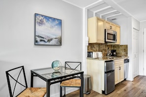 Studio, Kitchen | Private kitchen