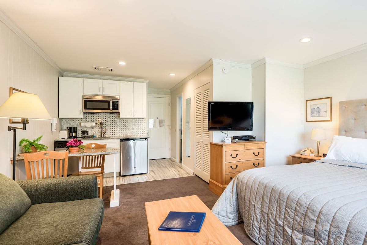 Deluxe Studio, Kitchen | WiFi (free)