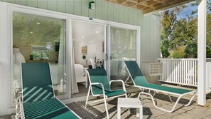 Deluxe Studio, Kitchen | Terrace/patio - East Hampton House Resort (East Hampton)