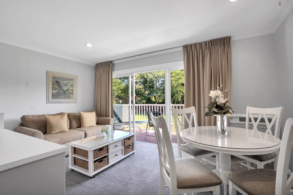 East Hampton House Resort
